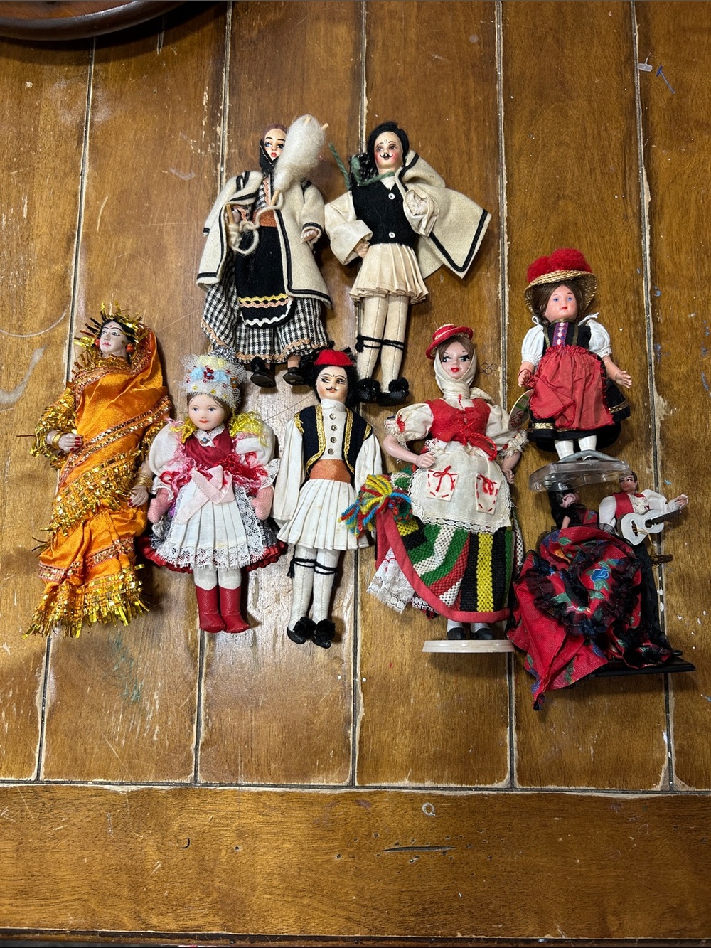 Traditional Costume Collectible Vintage dolls - lot of them all